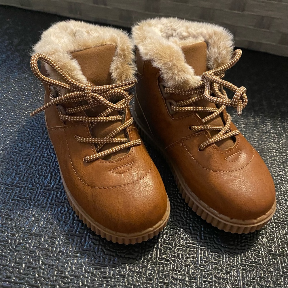 Oshkosh boots boys - 10